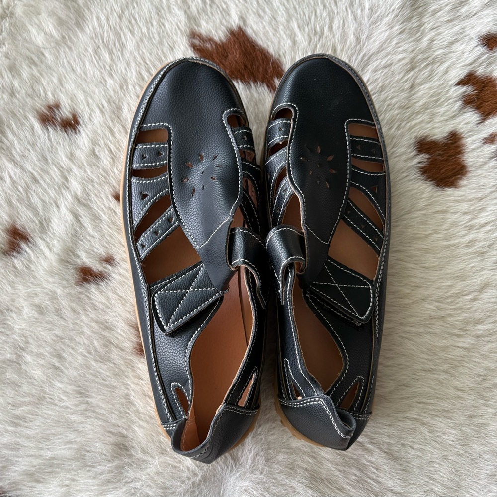 Women’s Black Casual Fisherman Sandals with Cutout Detailing